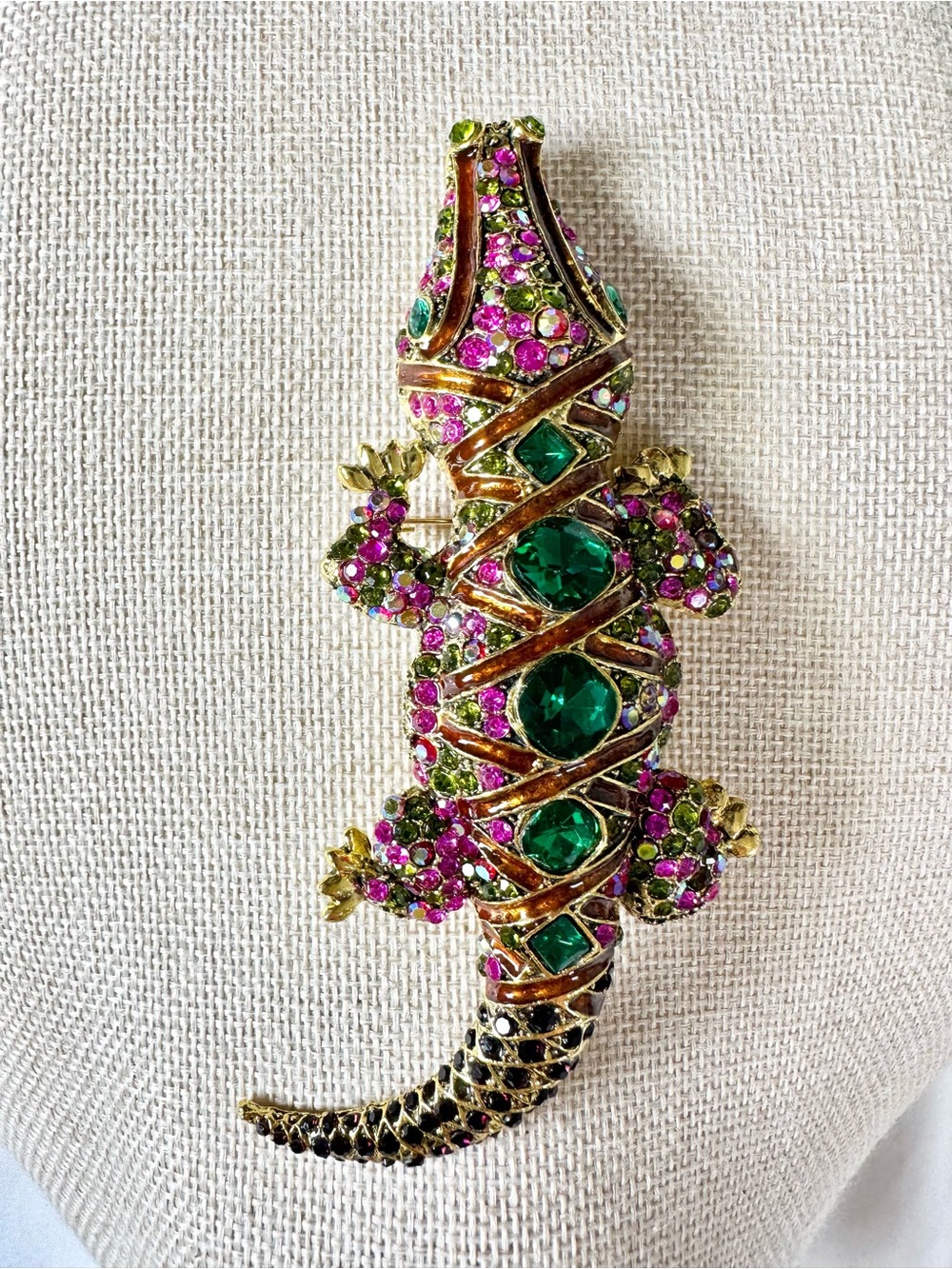 Chunky 5” Gold-Tone Green & Pink Crystal Alligator Brooch (High Quality/Weight) - Picture 13 of 13